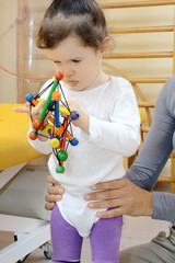 Physiotherapie mit kleinem Kind