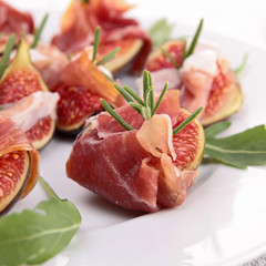 appetizer, fig and prosciutto ham