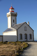 Phare des poulains avec panneaux solaires