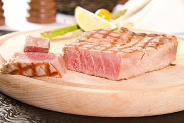 Tuna steak