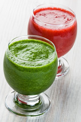 Spinach and strawberry smoothie