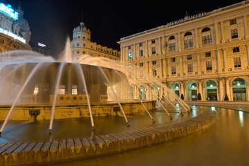 Genova, Piazza de Ferrari in notturna