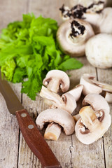 champignons with parsley and old knife