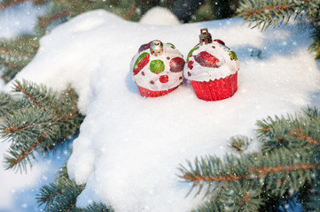 Fototapeta na wymiar christmas toy cakes on winter tree with snowfall