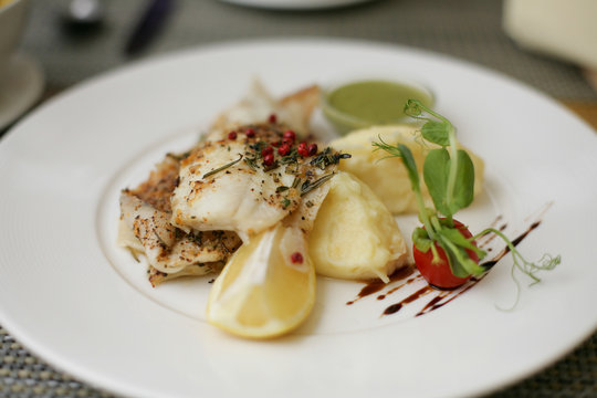 Grilled pikeperch with mashed potatoes with truffle