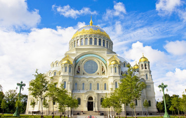 Fototapeta na wymiar St. Nicholas cathedral in Kronshdatd, Russia