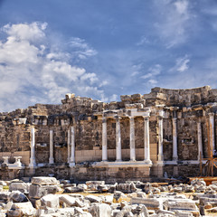 Fototapeta na wymiar Starożytne ruiny w Turcji Side