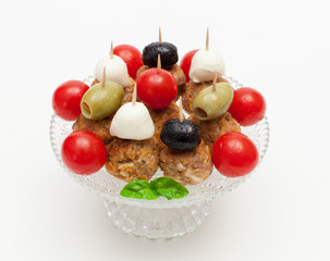Fingerfood - Mettbällchen auf Glasplatte