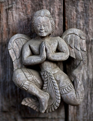 Fototapeta na wymiar Drewniane rze¼bione w Shwe Nan Daw Klasztor w Mandalay, Myanmar