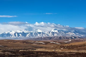 Fototapeten Mountain landscape in Tibetan Autonomus Region of China © Zzvet
