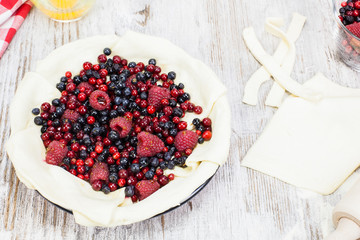 Berry pie. Preparation for baking berry pie