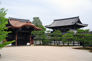 Obraz premium Temple Ninnaji-Chokushimon-2
