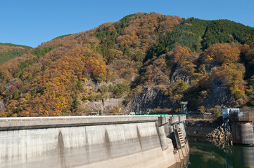 秋の矢作ダム