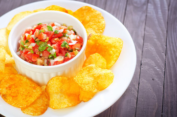 nachos with salsa