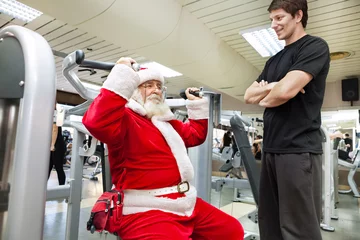 Türaufkleber Santa with personal trainer in the gym © luckybusiness