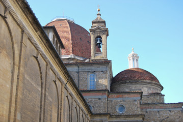 Fototapeta na wymiar Zwiedzanie Florencji - San Lorenzo, kościół - Toskania - Włochy