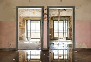 Obraz na płótnie Canvas abandoned building, view room fron the corridor, two doors