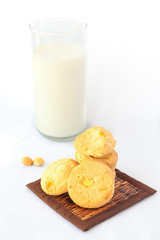 macadamia and white chocolate cookies and a glass of milk