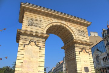 Fototapeta na wymiar Arc de Triomphe de Dijon