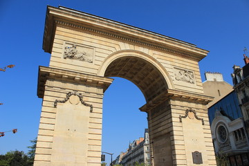 Fototapeta na wymiar Arc de Triomphe de Dijon
