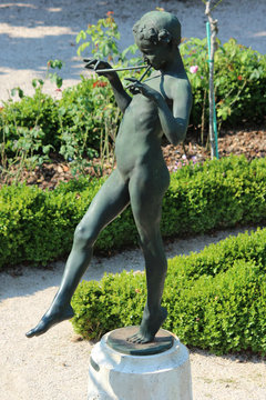 La faunesse aux pipeau de Eug&egrave;ne-D&eacute;sir&eacute; Piron-Jardin de l'Arquebuse de Dijon