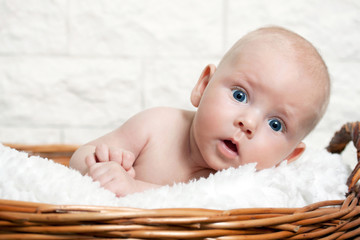 neugieriges baby