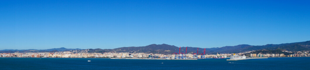 Naklejka na ściany i meble Piękna panorama miasta, morze Malaga, Hiszpania