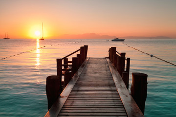 Sonnenaufgang am Holzsteg