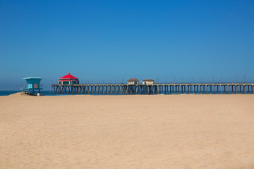 Naklejka premium Huntington beach Pier Surf City USA with lifeguard tower