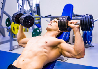 Plakat bodybuilder with simulator