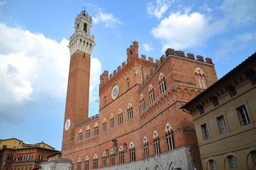 Majestatyczny Palazzo Pubblico w Sienie, Włochy