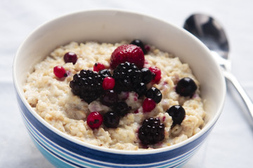 Porridge with fresh berries