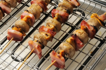 Spiedini di cozze e funghi