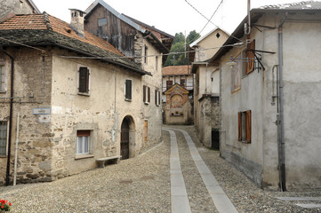 Fototapeta na wymiar Wieś Arto nad jeziorem Orta, Włochy