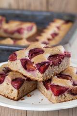 Spelt zucchini cake with plums