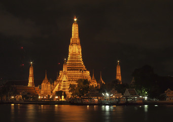Fototapeta premium Wat Arun : The Temple of dawn