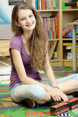 Teenager im Kinderzimmer