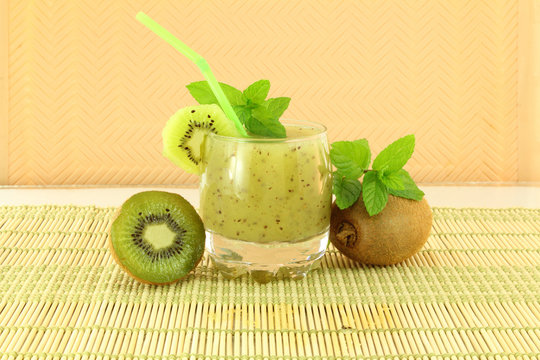kiwi fruit juice with fruit and mint
