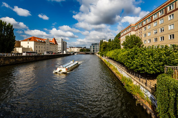 Obraz premium Boat Trip in the Spree River, Berlin, Germany