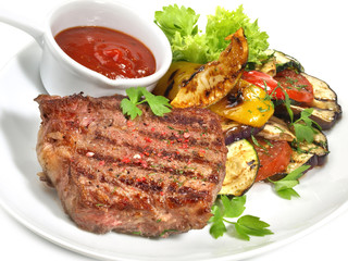 Steak vom Rind mit Grillgemüse
