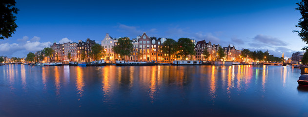 Naklejka premium Starry night, tranquil canal scene, Amsterdam, Holland