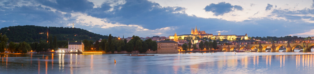 Fototapeta na wymiar St Vitus Cathedral, Prague Castle and Charles Bridge