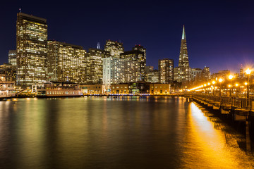 Fototapeta na wymiar Piękne San Francisco w nocy