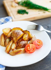 Fried potato wedges with cherry tomato