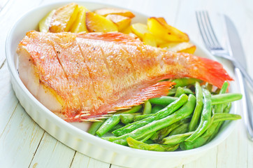 fried fish, potato and green beans