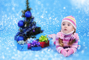 the little girl with the Christmas tree and gifts