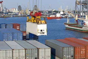 Photo sur Plexiglas Porte Verladung von Containern im Hafen von Rotterdam,Niederlande