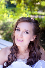  bride relaxing in the park