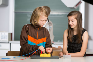 Versuch im Physik-Unterricht