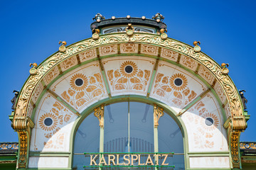 Obraz premium Karlsplatz Station